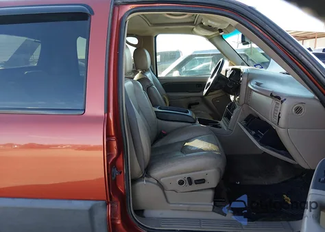 2003 Chevrolet Avalanche 1500 из США, поврежденный, VIN 3GNEK13T83G107963